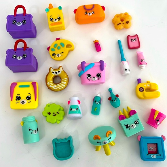 Collection of Small Toys LOT Doll & Dollhouse Accessories - Picture 1 of 7